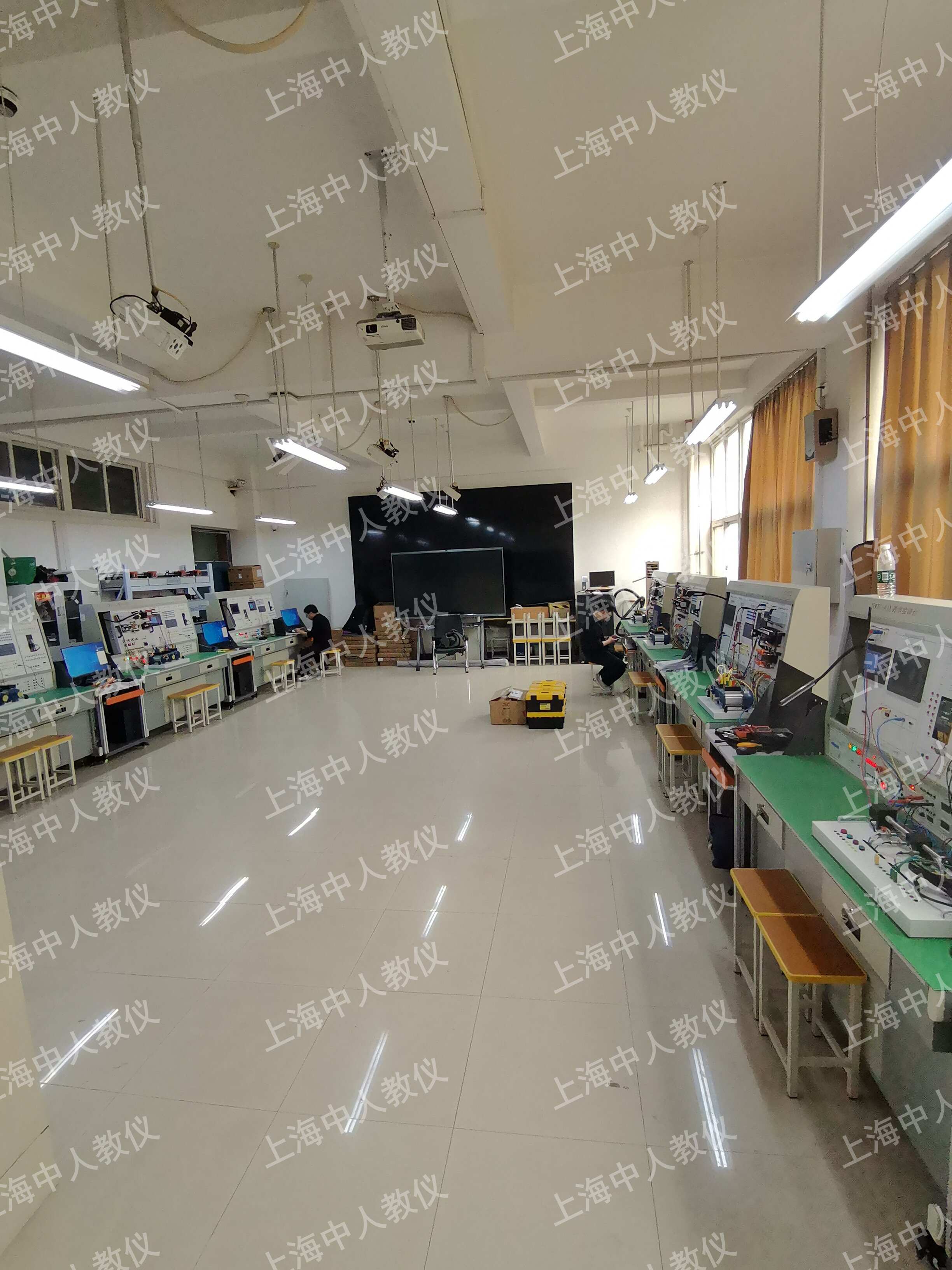 河南职业手艺学院机电类实训室(图2)